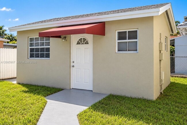 Building Photo - 3640 SW 25th St Unit Casita