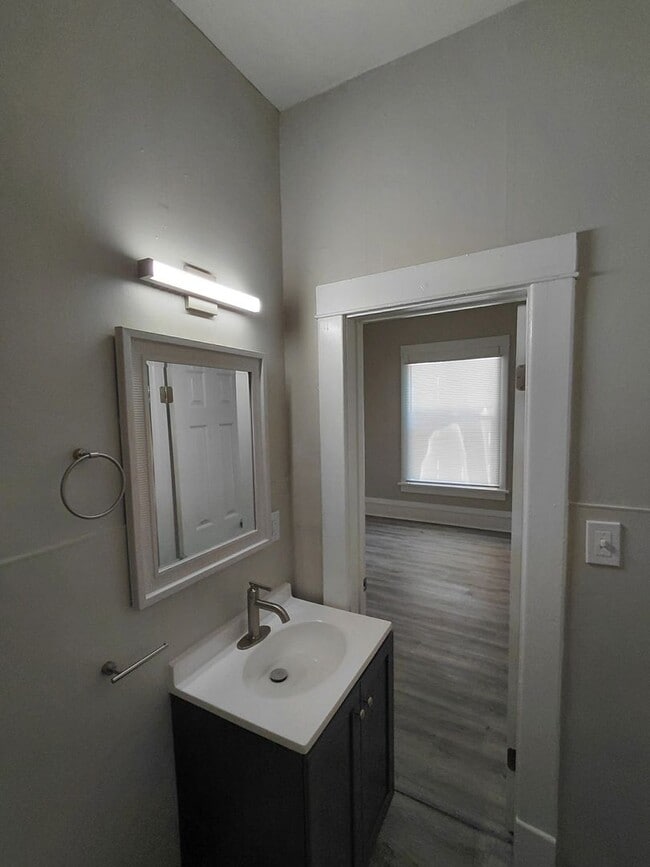 Photo - 316 Maple Ave Unidad 320 Maple Back House