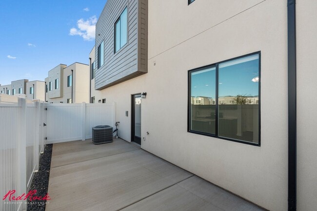 Photo - Brand New Townhome in Crimson Park! Stylis...