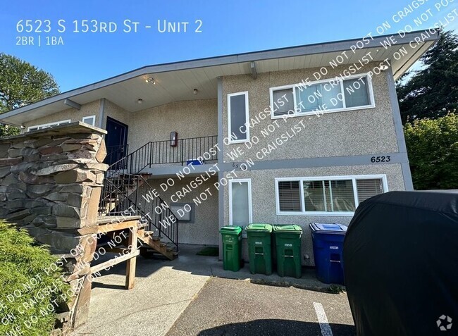 Building Photo - Tukwila - Updated 2 Bedroom / 1 Bath Apart... Unit 2 Rental