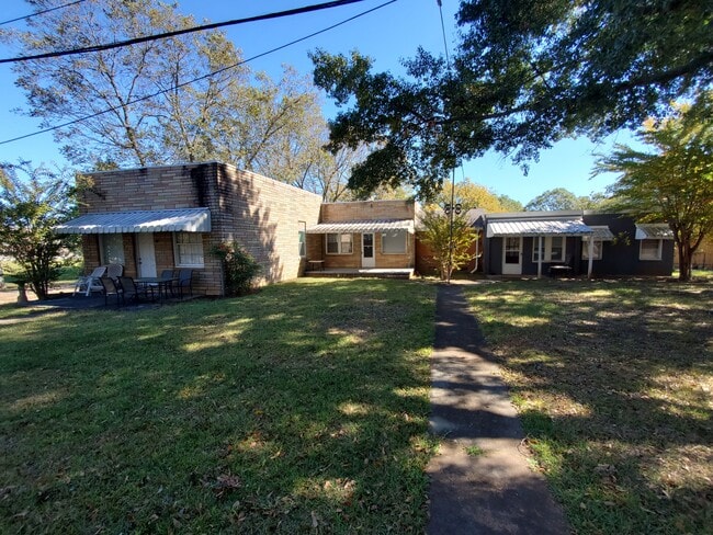 Building Photo - 1713 Darwin Rd SE Unit A