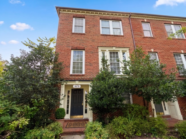Building Photo - 3670 Carriage Hill Dr