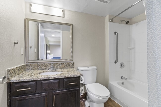Fusion Orlando - Bathroom