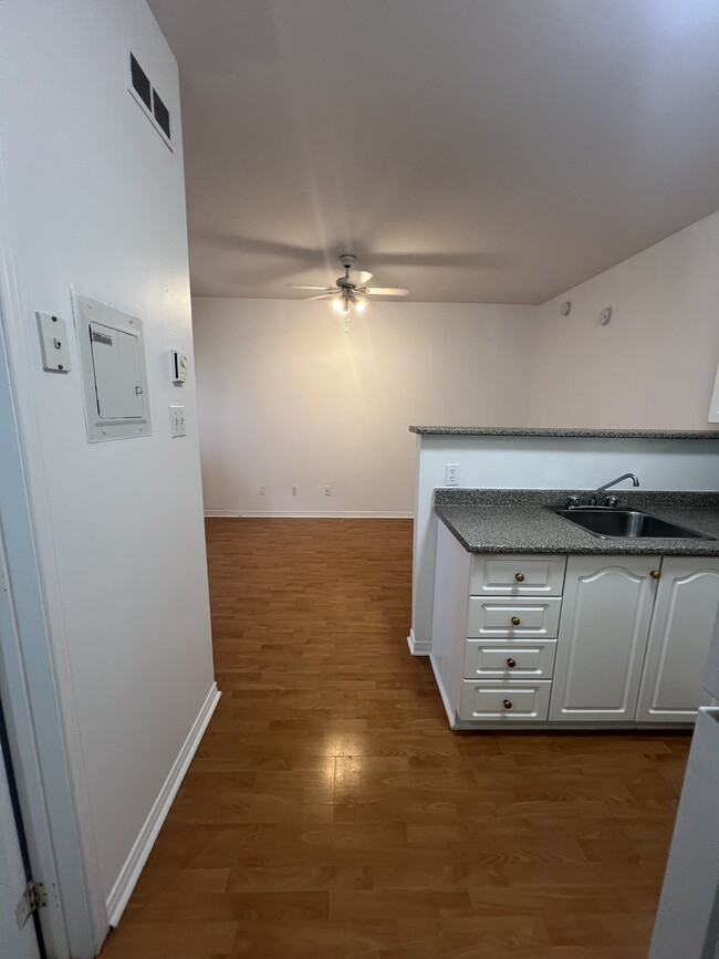 Building Photo - 362 Friel St Unit 17