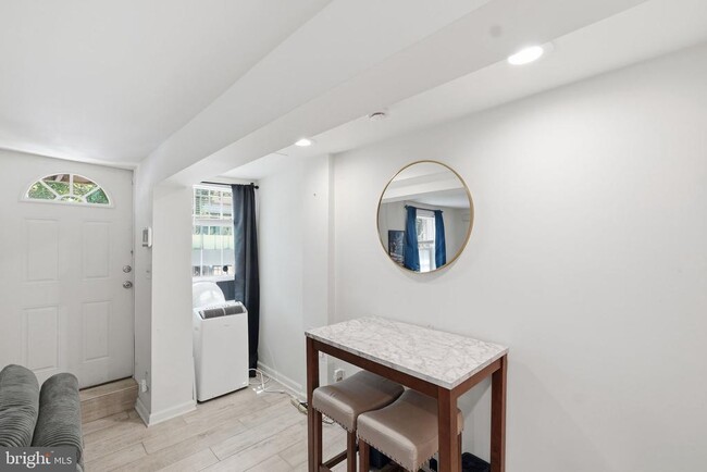 Photo - 708 I St SE
