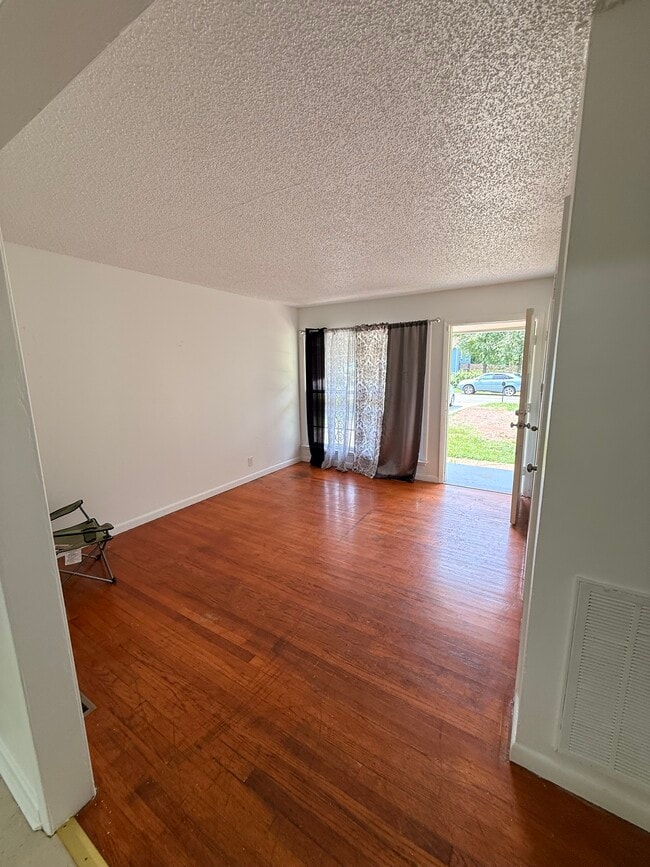 Photo - 3412 Olsen Ln