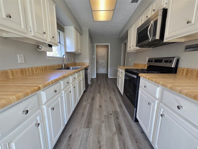 Photo - 22027 Rockgate Dr