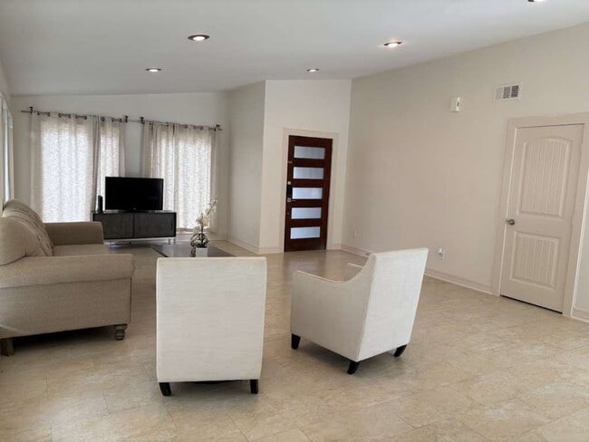 Photo - 4711 Imogene St