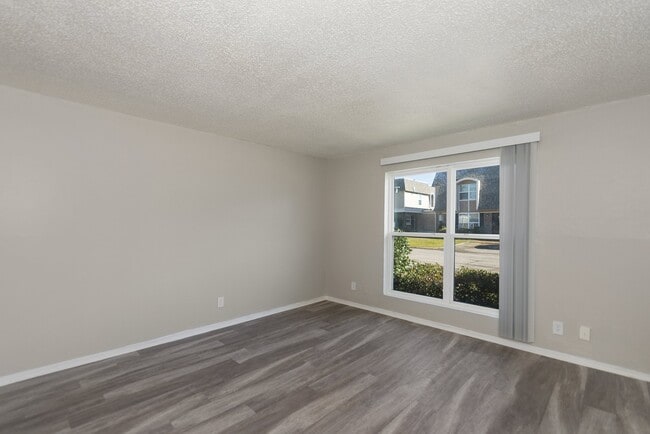 Ravenwood Apartments