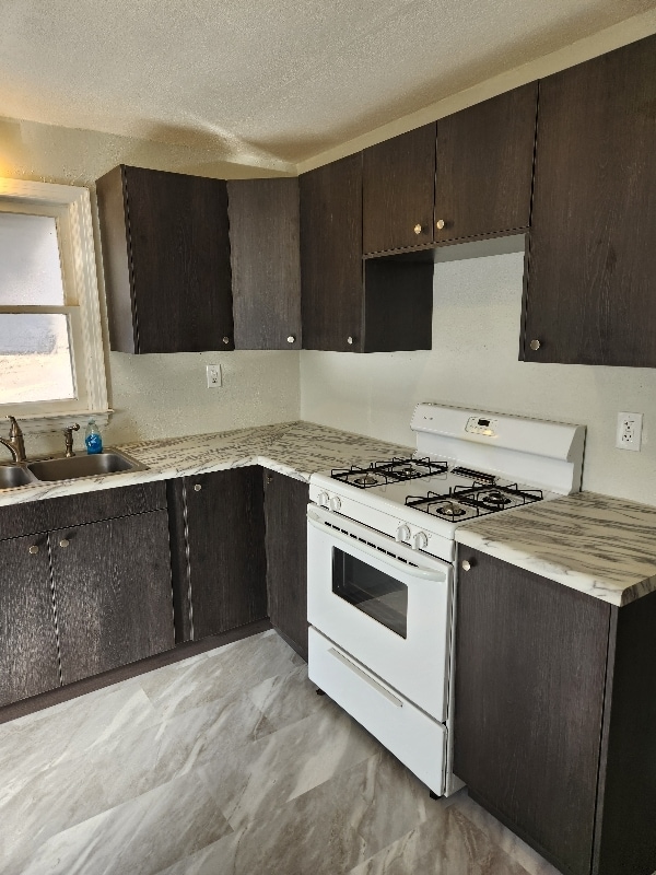 Photo - 300 Nipper St