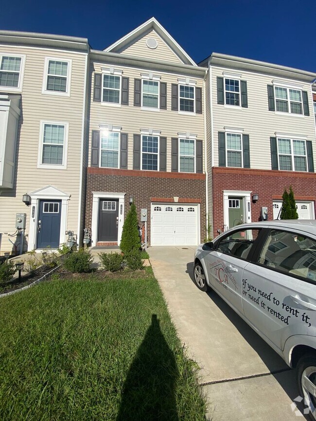 Building Photo - 3 Bedroom, 3 Bathroom Townhome in Beech Creek