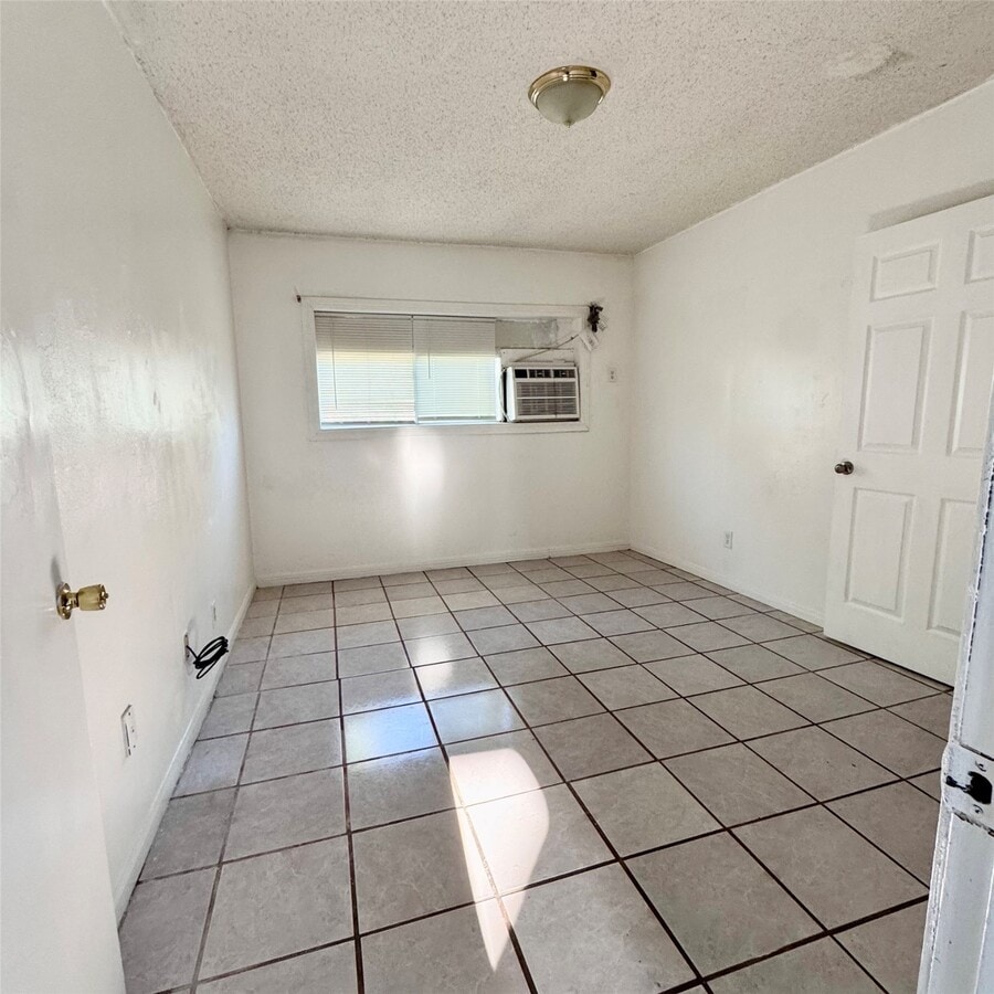 Photo - 416 Casey St