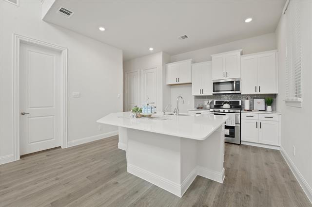 Photo - 4550 Cinema St