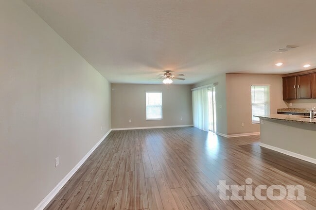 Photo - 2 Riverina Dr