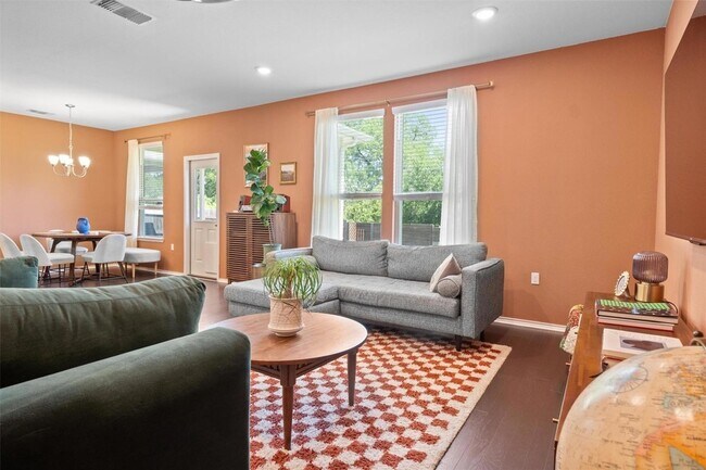 Photo - 6809 Ellsworth Walk