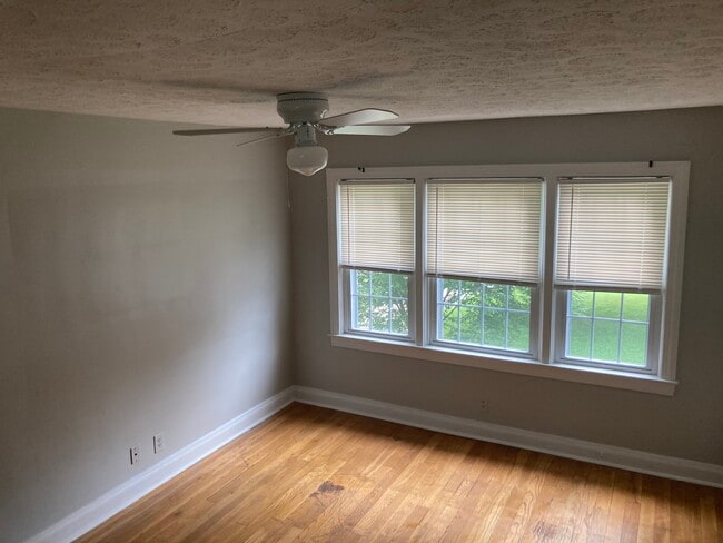 Photo - 4705 Bellevue Ave Unit B