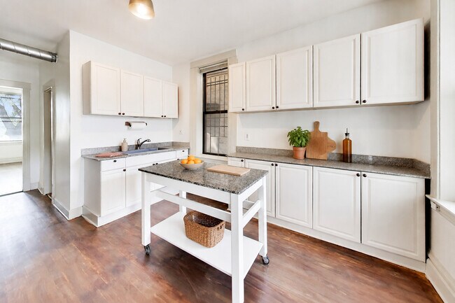 Photo - 1532 N Greenview Ave