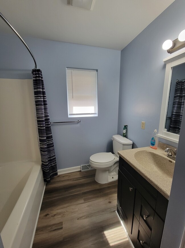 Photo - 757 W 8th St Unit Apt. 1