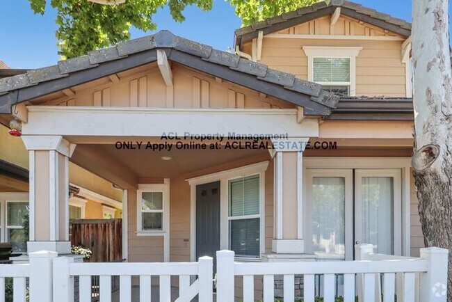 Building Photo - Spacious 3-Bed, 2.5-Bath Home in Prime Bre...
