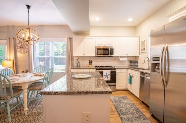 Photo - OFF-SEASON FURNISHED MONTHLY RENTAL AVAILABLE JAN '26 Unit 5