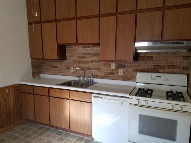 Building Photo - 3908 8th Ave Unit Upper 2nd Floor