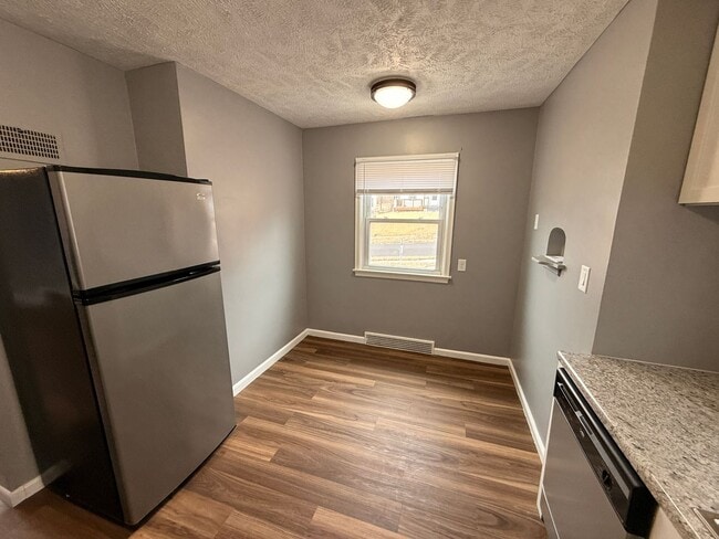 Photo - Newly Remodeled 4 bedroom