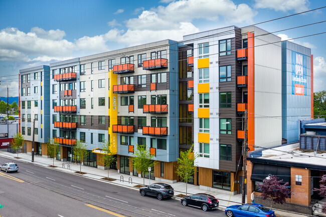 Building Photo - Green Leaf Sandy Lofts