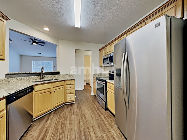 Photo - 916 Springs Hill Way