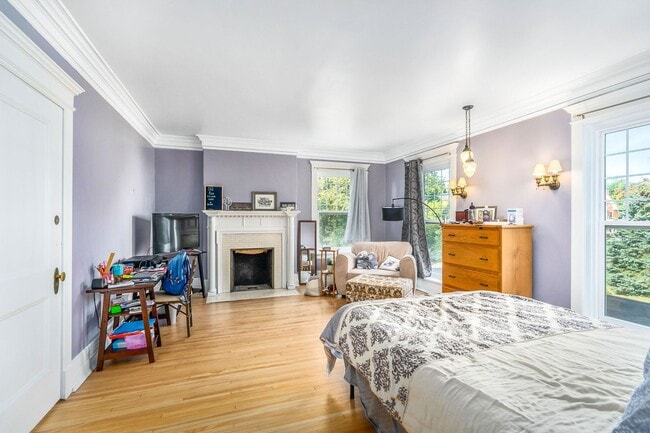 Photo - Beautiful 4 Bedroom/2 Bathroom SECOND Floor Apartment in East Duluth Mansion - AVAILABLE JUNE! Unit 2307 E Superior St - 2