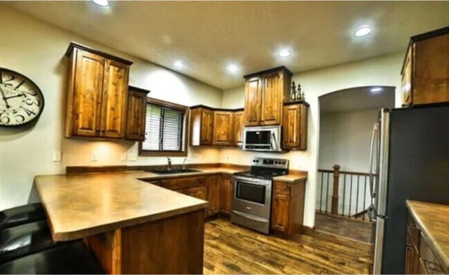 Photo - 105 S Country Club Ave