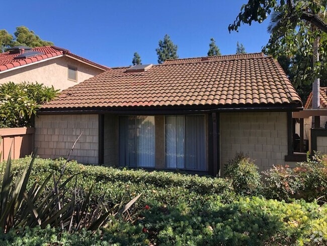 Building Photo - Beautifully Updated 3 Bed/2 Bath Single Fa... Rental