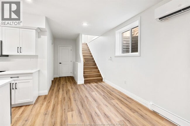 Photo - 154 McLellan Ave