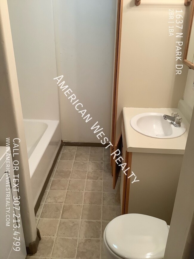 Photo - 1637 N Park Dr