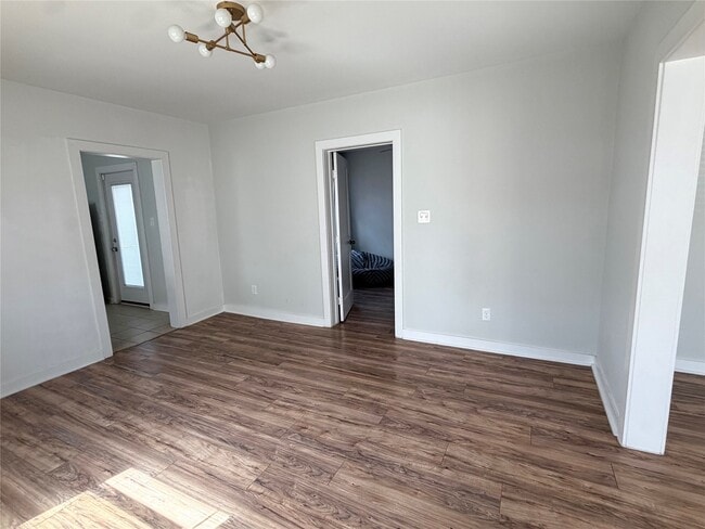 Photo - 1126 Ryon St