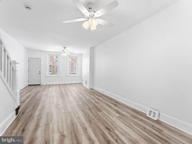 Photo - 1831 E Clementine St