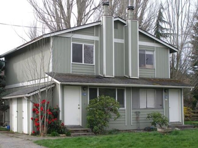 Building Photo - 2208 Wilson Ave Unit A