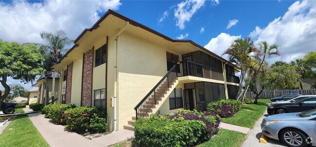 Building Photo - 10029 Winding Lake Rd Unit 201 Rental