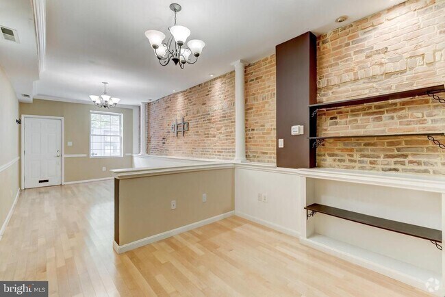 Building Photo - 2418 Hudson St Rental