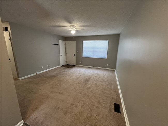 Photo - 107 Sycamore Ln