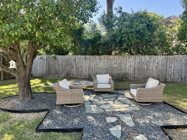 Photo - 814 Armsway St