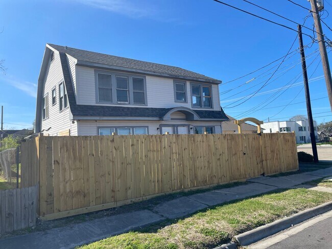 Photo - 1309 5th St Unit 1309 Fifth St 2