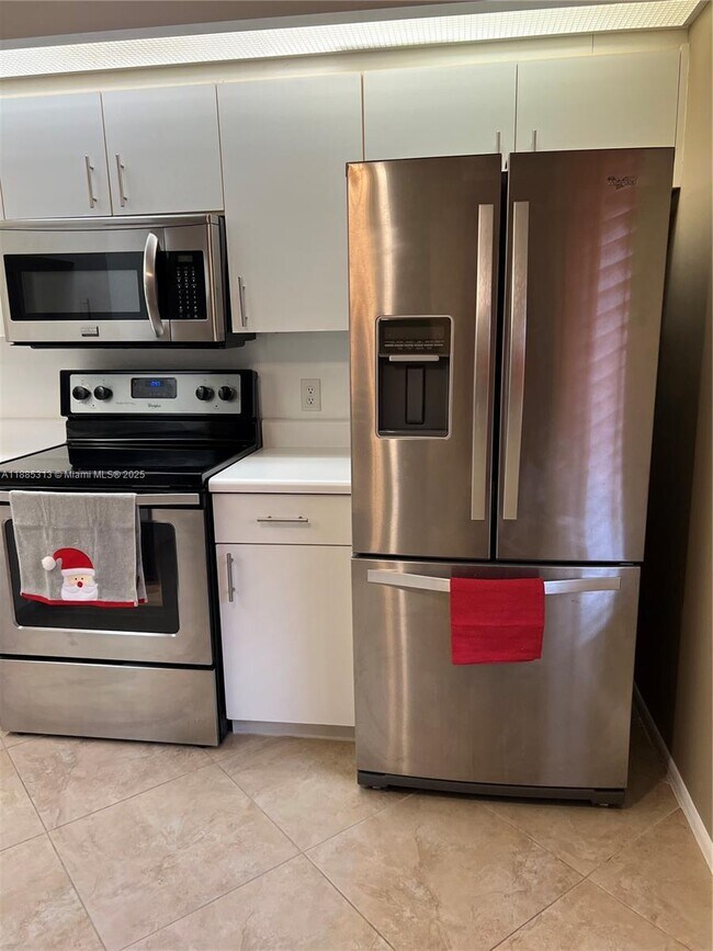 Building Photo - 12550 SW 15th St Unit 307E