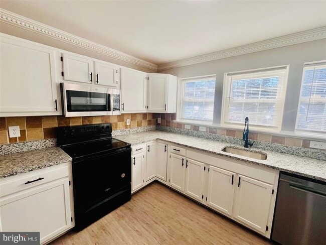 Photo - 4202 Applegate Ln