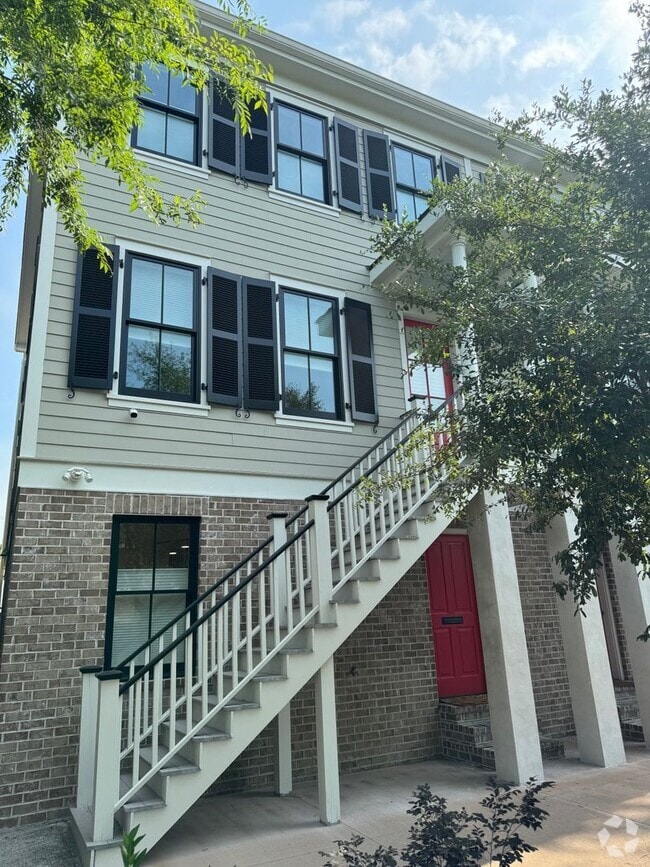 Building Photo - GORGEOUS NEW CONSTRUCTION GARDEN UNIT-PARK... Rental