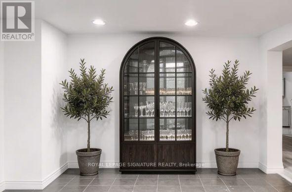 Photo - 173 Rathburn Rd