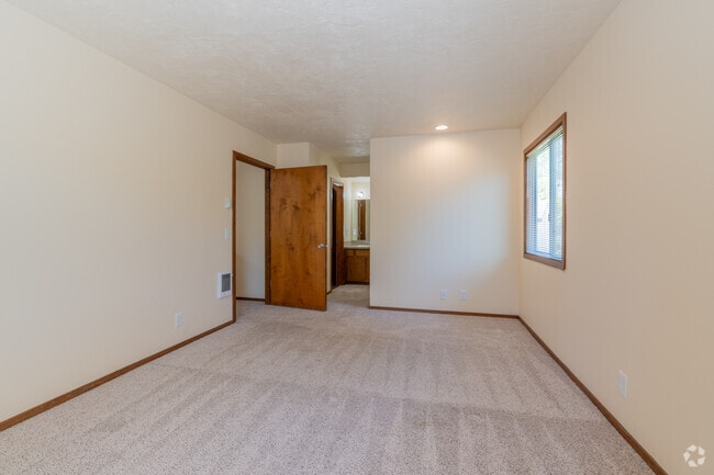 !BR, 2BA - 1,170SF - Bedroom