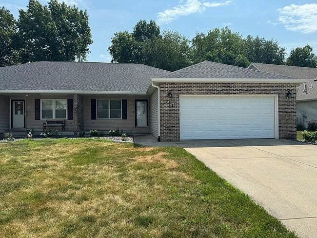 Building Photo - 722 Woodridge Dr Rental