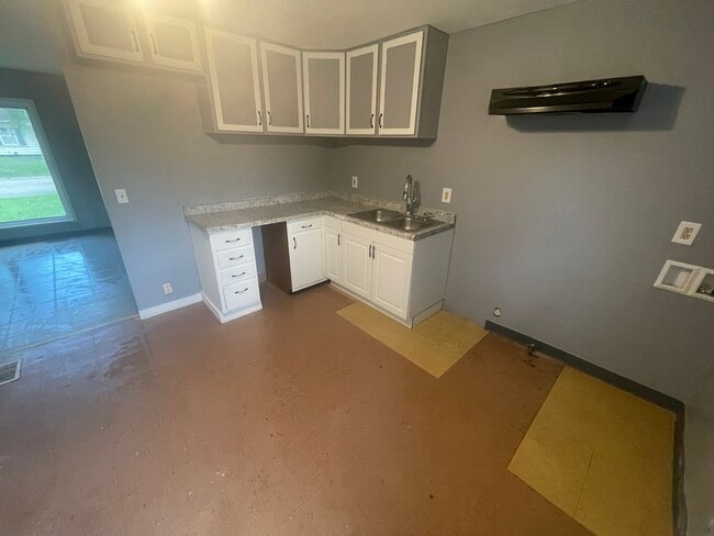 Photo - 906 Moore St