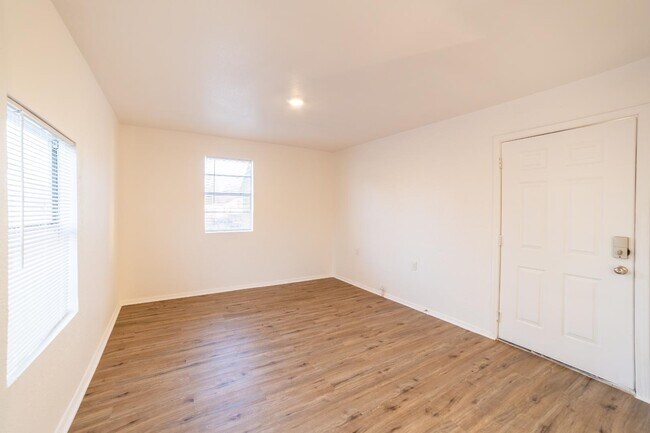 Photo - 611 Rochambeau St