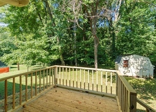 Photo - 9 Hawthorne Ln